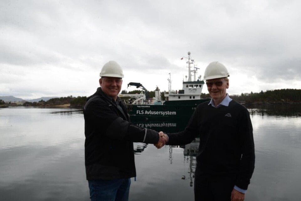 Daglig leder Jan Eirik Nordseth i Pure Shipping ser frem til å teste det nye elektrofilteret i samarbeid med Askvik Aqua og Flatsetsund Engineering. Sistnevnte er er leverandør av FLS-avluseren som er installert på deres fartøy. Her er han avbildet med Kristian Lillerud, daglig leder i Flatsetsund Egineering. Foto: Pure Shipping.