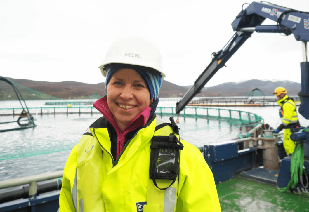 De ansatte i Grieg Seafood Finnmark produserer, slakter og eksporterer laks som normalt, på tross av logistikkutfordringer. Bildet er av fiskehelsesjef Berit Seljestokken. Foto: Grieg Seafood Finnmark.