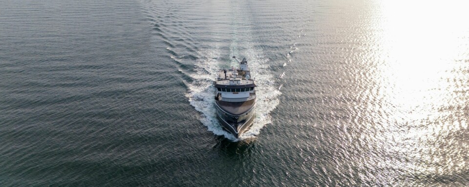 Den dedikerte smoltbåten «Seifjell» eid av Seistar Holding har en kapasitet på 2200 kubikkmeter og ble bygget ved Cemre Marin Endustri i Tyrkia.
Den seiler nå mot Norge.