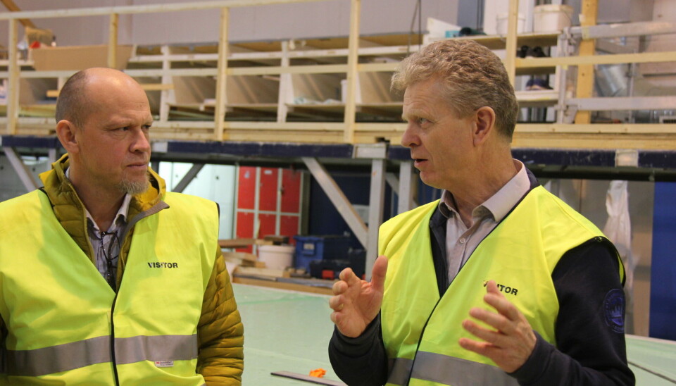 «Egget» bygges hos Herde Kompositt i Ølve. Cato Lyngøy her i samtale med regionsjef i havbruk vest, Krister Hoaas.