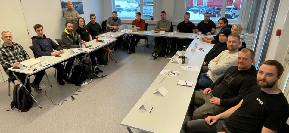 Lærer Kjell Arne Engelsø og studentene som startet i februar.