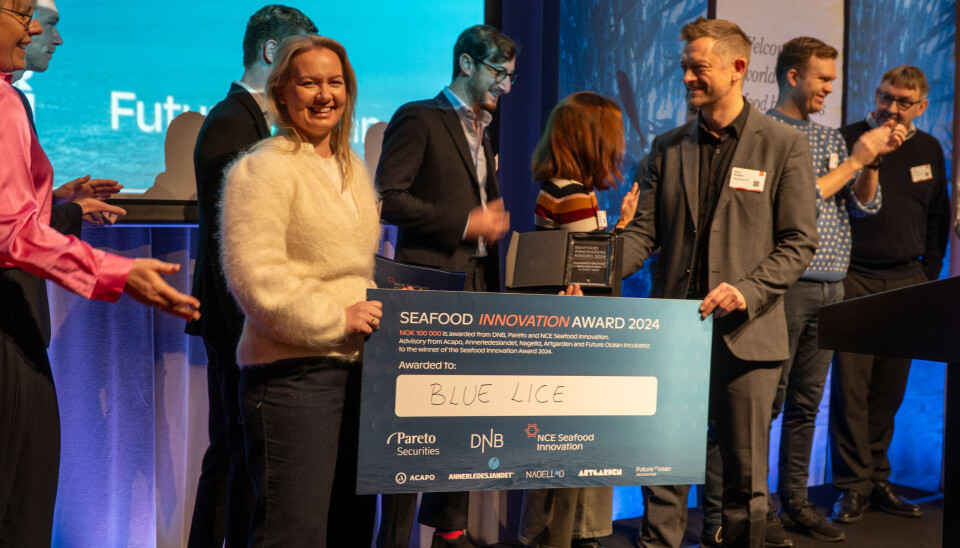 Karoline Sjødal Olsen, daglig leder i Blue Lice tok i mot prisen under NASF-konferansen i Bergen.