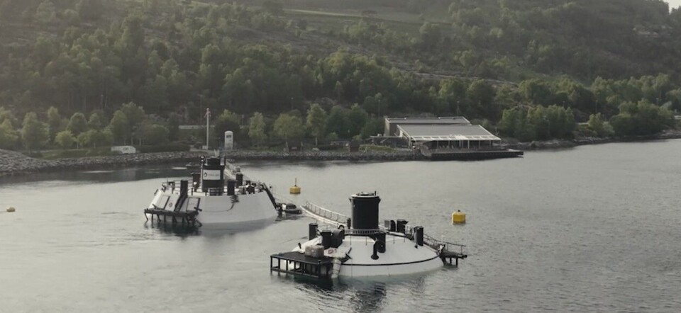 Avbildet er RyFish sine glober for postsmolt produksjon samt Lysefjordsenteret i bakgrunnen. Globene er levert av
FishGLOBE.