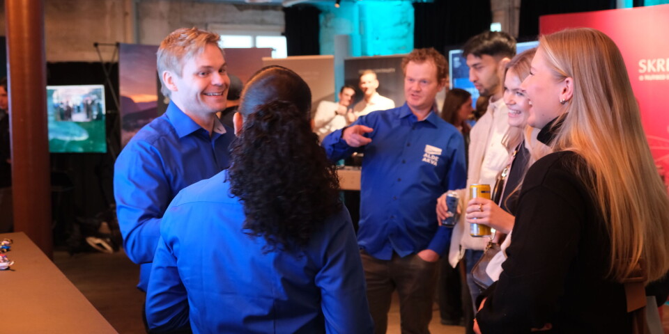 Studenter får muligheten til å knytte verdifulle kontakter med aktører sjømatnæringen gjennom speeddating og workshops. Her er Alde Akva i god prat med studenter på Salmon City i fjor.