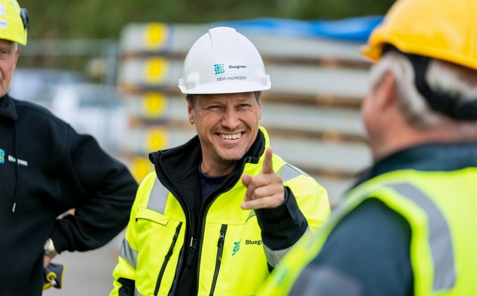 Partner og prosjektleder Geir Andresen i Bluegreen er fornøyd med utviklingen fisken har hatt i det lukkede anlegget.