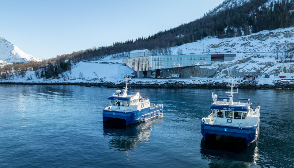 Kleiva Fiskefarm har fått to nye hybriddrevne oppdrettskatamaraner levert av Moen Marin, og faser dermed ut to eldre arbeidsbåter.