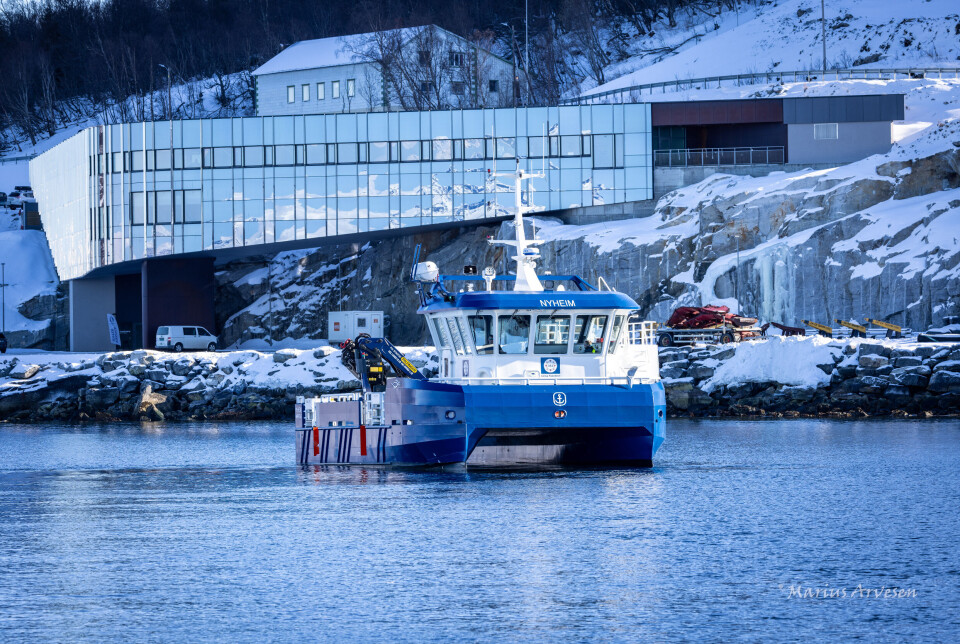 MS Nyheim foran hovedkontoret til Arvesen-konsernet, også kalt innovasjonssenteret.