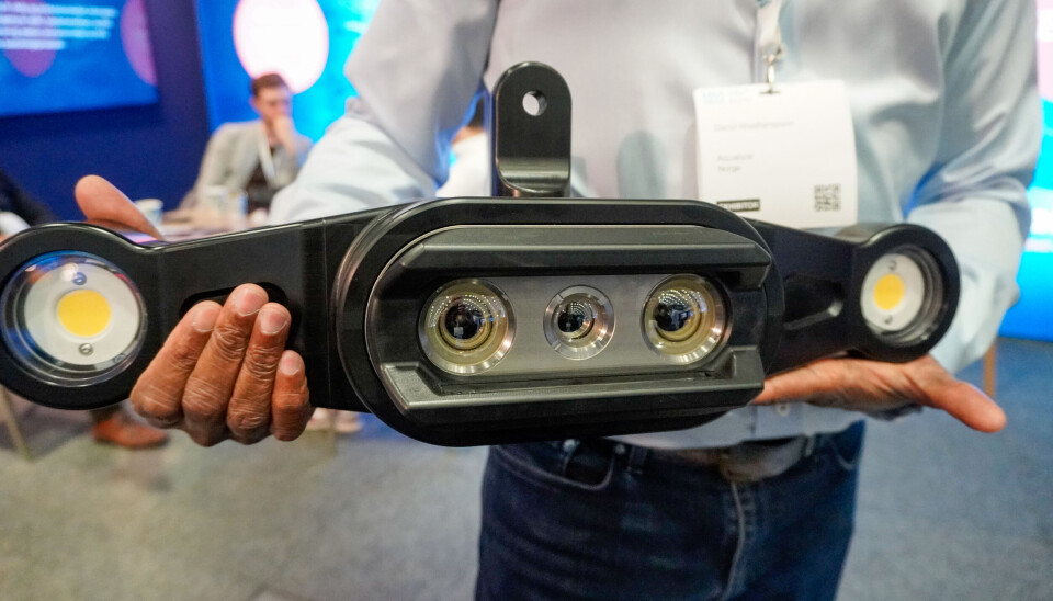 Aquabyte sitt nye kamera, som har fasong som en hammerhai.