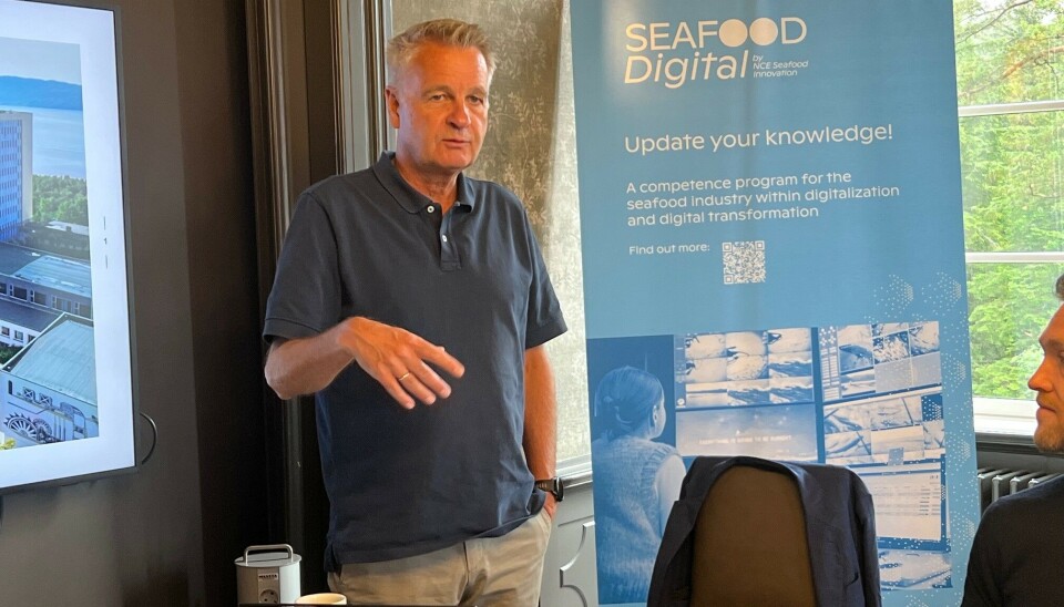 Jon Iden holder presentasjon under Seafood Digital.