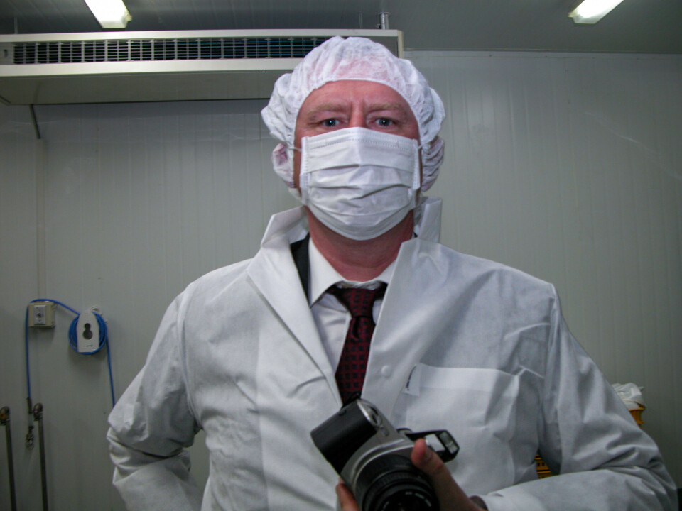 Knut Erik Olsen på et bearbeidingsanlegg et sted i verden.