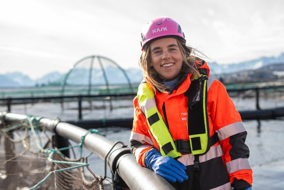 Julie Seem (26) tar skrittet videre i sin karriere ved å starte på en doktorgradsoppgave med fokus på fiskevelferd og bærekraftig produksjon av atlantisk laks med nye oppdrettsteknologier i Nordlaks.