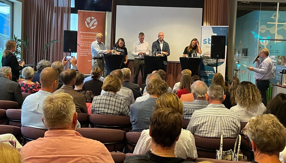 Tett opp mot 100 personer samlet seg for å høre debatten om bruken av norske fôrråvarer.