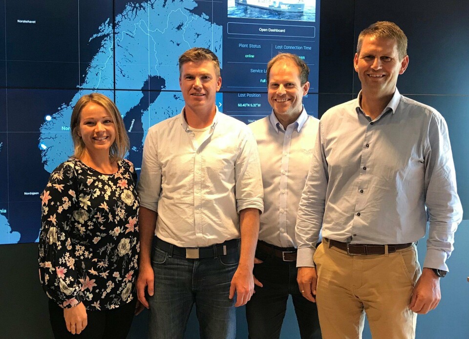 Big data gir bedre sjømat: Det nye digitale systemet skal heve kvaliteten på sjømat over hele verden, ved hjelp av store mengder informasjon fra produksjonsutstyret. Fra venstre: Mariann Blø Dalseth (Markedsrådgiver), Kai Robert Vartdal (Senior System and Control Engineer), Ole Andre Tomren (Digital Intelligence Platform Manager) and Peder Stette (Executive Vice President & CTO). Foto: Optimar.
