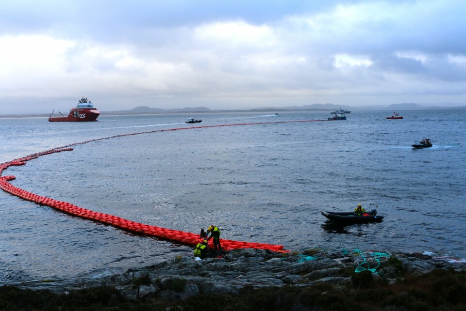Havariet av KMN Helge Ingstad gjorde at Blom fiskeoppdrett valgte å flytte 750 tonn ørret grunnet oljesøl. Nå krever oppdrettsselskapet millionerstatning fra Forsvaret. Foto: Andrea Bærland.