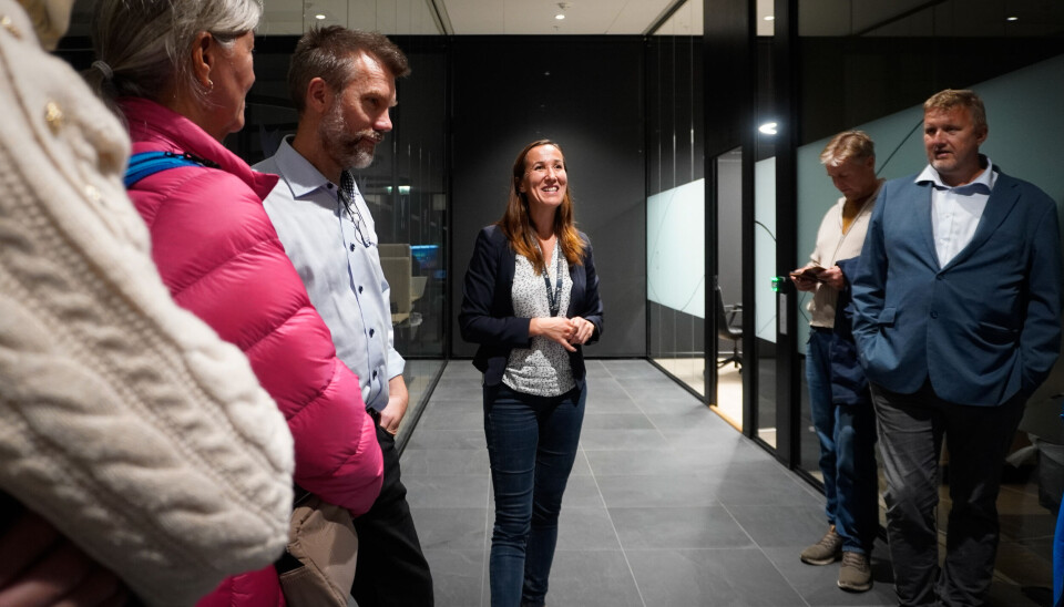Andreea Johansen, HMS-koordinator i Vikenco, forteller om selskapets historie, til de som har tatt turen fra Gath-konferansen.