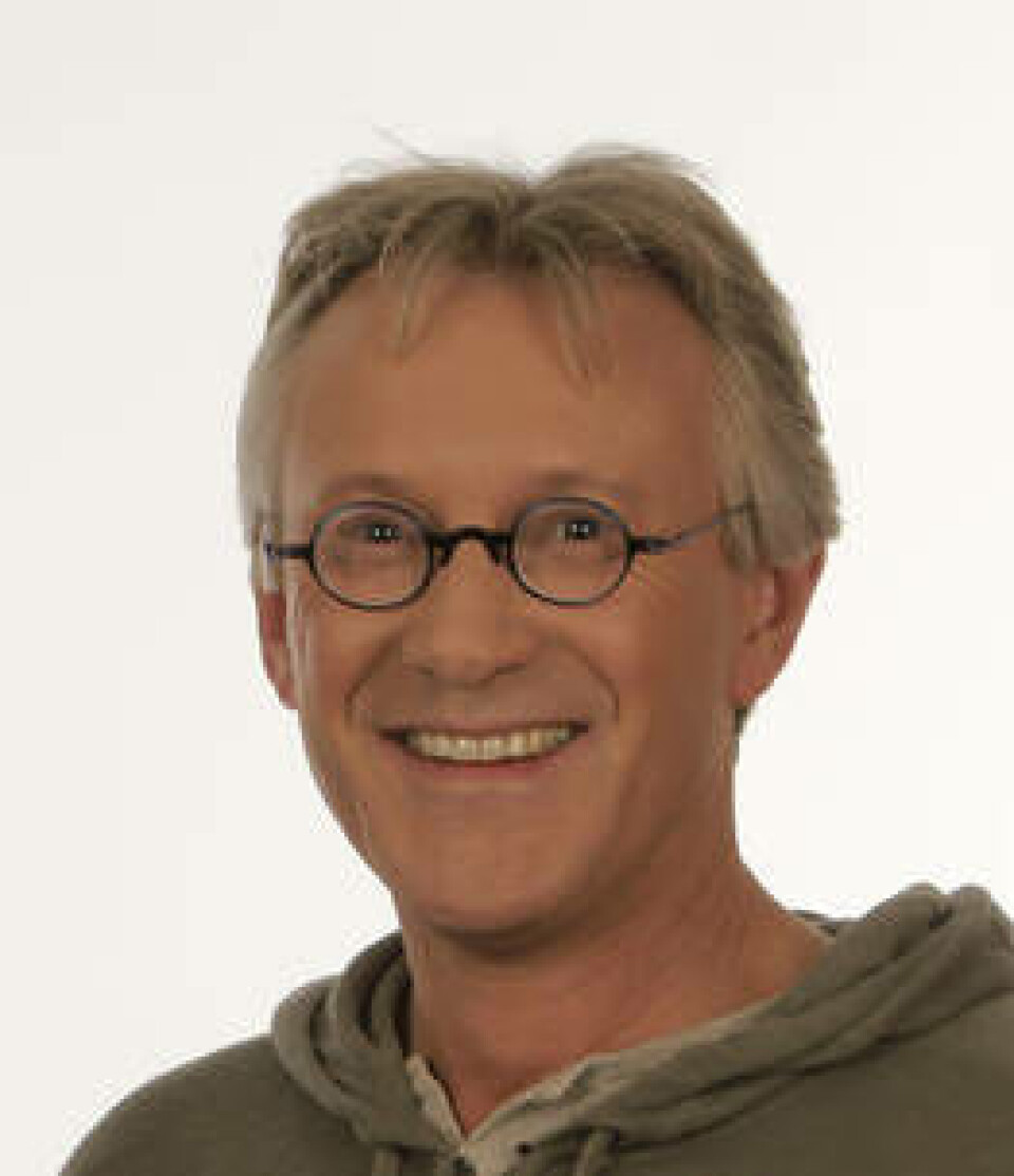 Øystein Evensen forteller de har testet ut flere vaksiner, men at de nå er optimistisk med tanke på at en vaksine kan være tilgjengelig om noen år. Foto: NMBU.