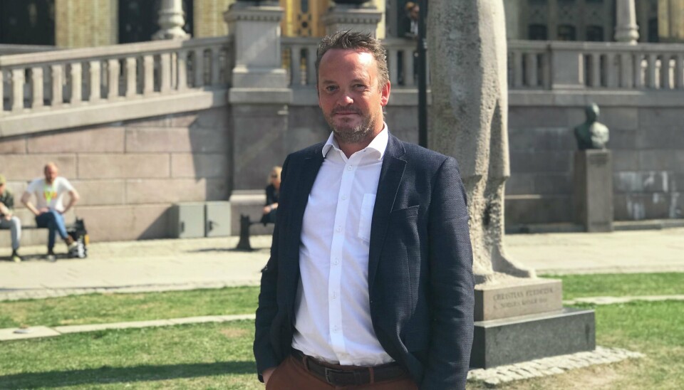 Adm.dir i Sjømat Norge, Geir Ove Ystmark foran Stortinget