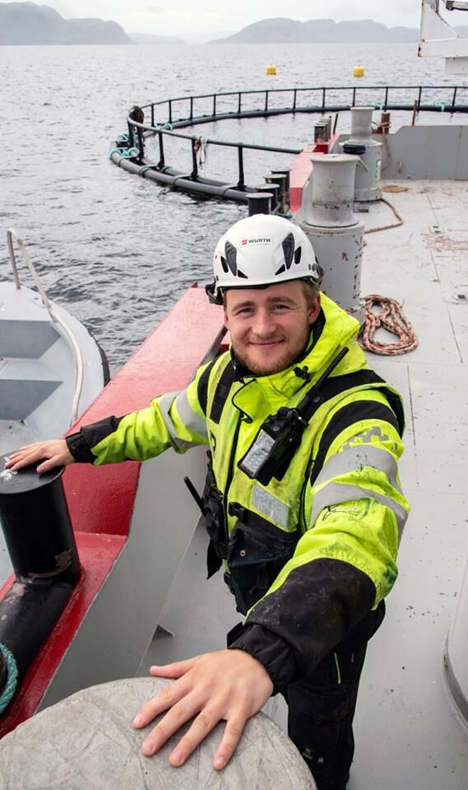 – Hverdagen på en servicebåt som dette er veldig variert og interessant med mye praktisk arbeid. Det mener Tomas, som nå har fagbrev som matros. Foto: SinkebergHansen.