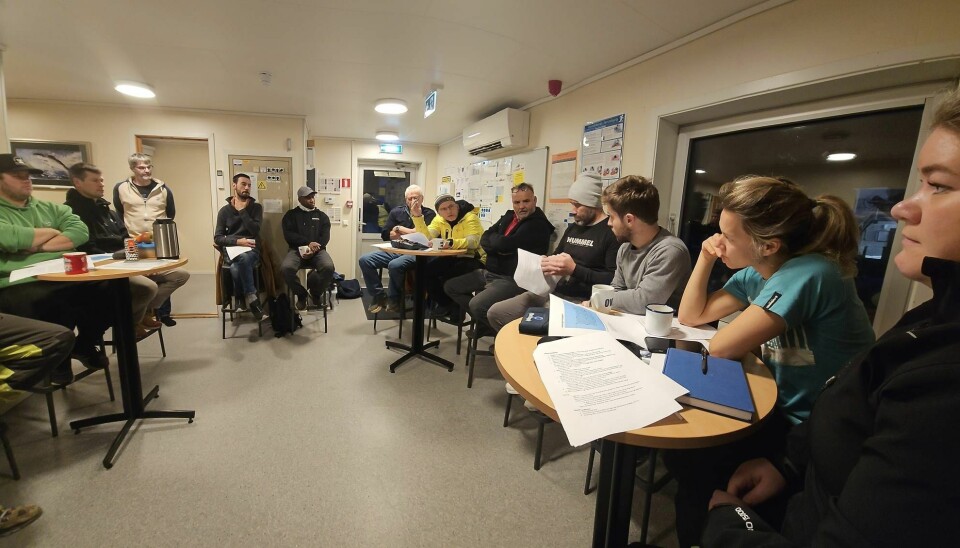 Her blir slagplanen lagt for å få ut makrellstørjen. Det viste seg å bli en vellykket operasjon.