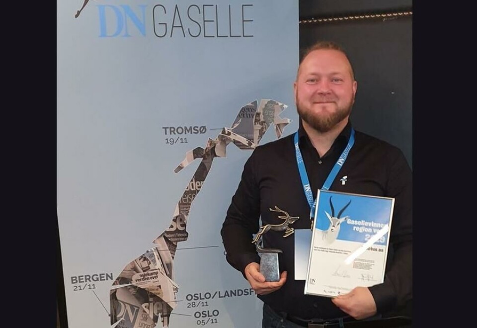 Produktsjef i Fluctus, Runar Hatlevik, tar i mot prisen som gasellevinner i vest 2019. Foto: Privat.