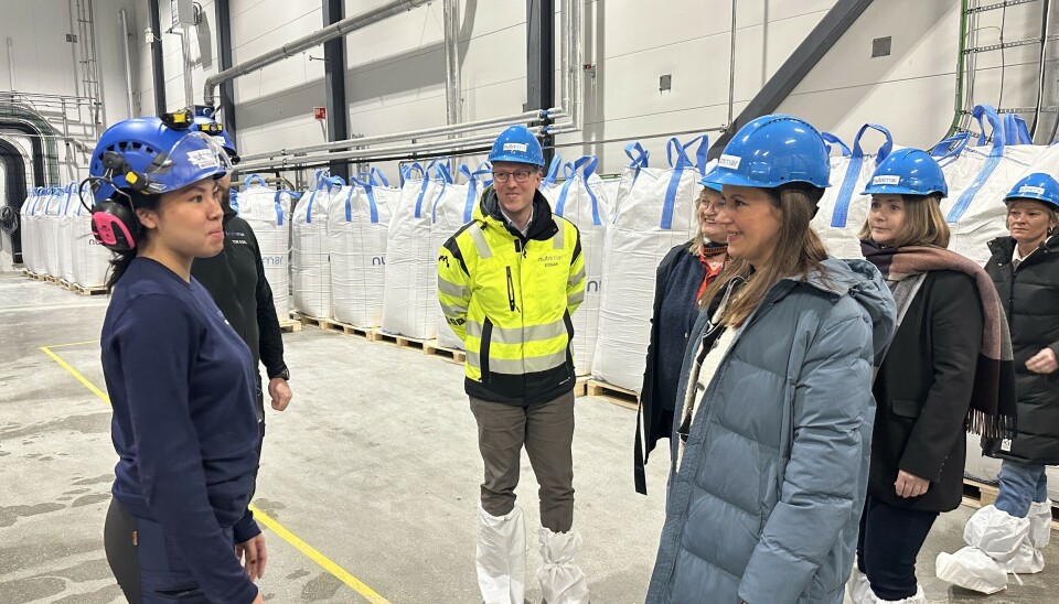 Fiskeri- og havminister Marianne Sivertsen Næss på besøk hos Nutrimar.
