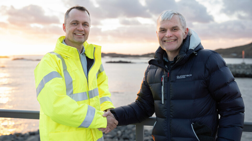 Jon Vestengen og Elling Stangeland, daglig leder for Glassfiber Produkter AS. Foto: Magnus Eikemo Stavik Glassfiber Produkter AS