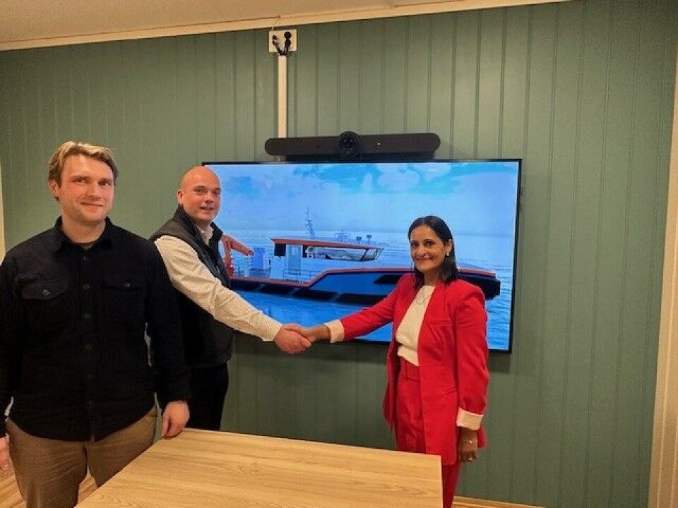 Påtroppande dagleg leiar i Emilsen Sjøservice AS, Ila Emilsen og prosjektleiar Øyvind Horn, saman med Torstein Teigene i Mare Safety.