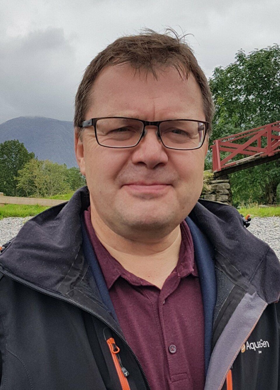 Avlssjef i AquaGen, Sven Arild Korsvoll forteller at de kan selektere for en mer forutsigbar produksjon ved å velge et «all-female» produkt. Foto: Anette Elde Thomsen/Kyst.no.