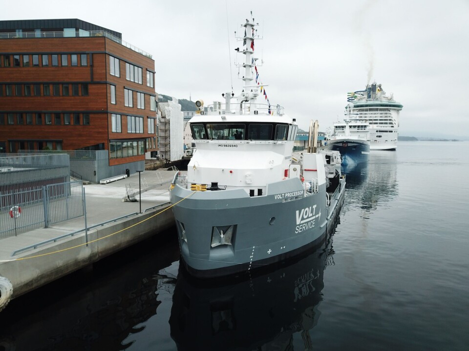 - Det er ett av få fartøy som kan tilsette oksygen i merd før fisken tas ombord, noe som vil være meget bra for fiskevelferden. At fartøyet kan levere oksygen til merdene fra egne oksygengeneratorer letter arbeidet for oppdretter, samt øker sikkerheten under operasjonene, sier operasjonssjef Robert Søviknes. Foto: VOLT. - Det er ett av få fartøy som kan tilsette oksygen i merd før fisken tas ombord, noe som vil være meget bra for fiskevelferden. At fartøyet kan levere oksygen til merdene fra egne oksygengeneratorer letter arbeidet for oppdretter, samt øker sikkerheten under operasjonene, sier operasjonssjef Robert Søviknes. Foto: VOLT.