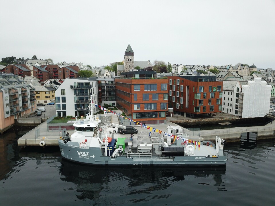 Fartøyet døpes foran Waterfront Hotell i Ålesund. Foto: VOLT. Fartøyet døpes foran Waterfront Hotell i Ålesund. Foto: VOLT.