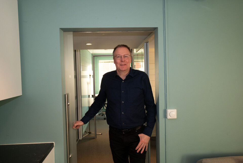 Pål Korneliussen kan omsider ta i mot kunder og andre besøkende på skikkelig vis. Hjemmekontoret er historie.