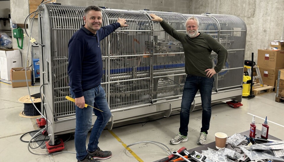 Gründere og grunnleggere av Knuro AS står foran første leveringsklare sløyemaskin i 2025.
Fra venstre, Daglig leder, Knut Inge Seim og Utviklingsleder, Ronny Solberg.