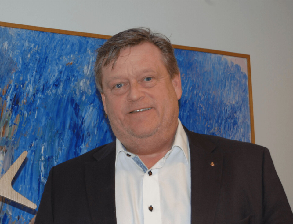 Fiskeriminister Harald Tom Nesvik sier til Kyst.no at han er glad i å komme seg ut i felt å møte folk på arbeidsplassene sine. Foto: Harrieth Lundberg / Kyst.no