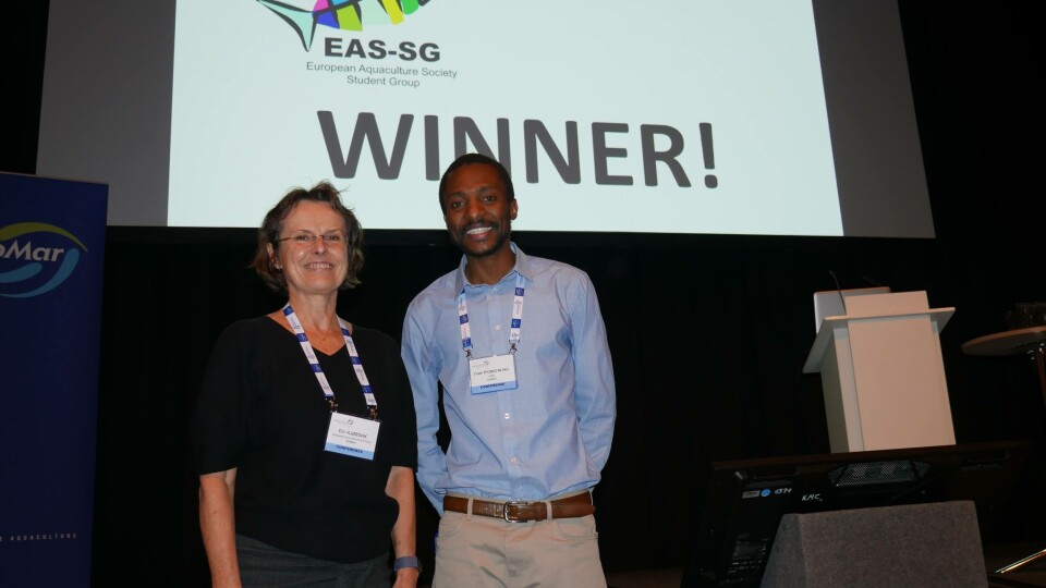 Elin Kjørsvik (til venstre) og Frank Mlingi på Aquaculture Europe 2019 i dag. Foto: FFE. Elin Kjørsvik (til venstre) og Frank Mlingi på Aquaculture Europe 2019 i dag. Foto: FFE.