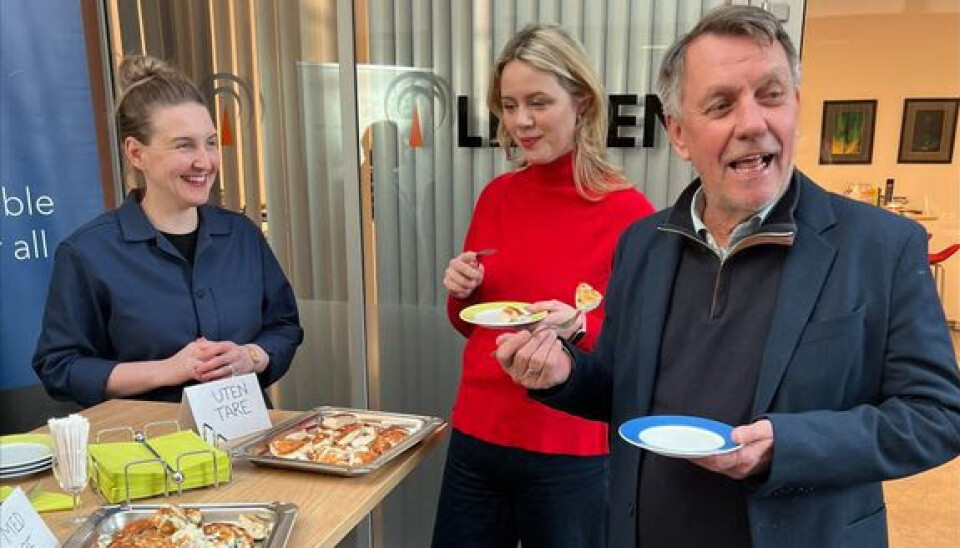Tarefiskekakene falt i smak hos ordfører Gunnar Wilhelmsen og gruppeleder i Tromsø Arbeiderparti, Marta Hofsøy.