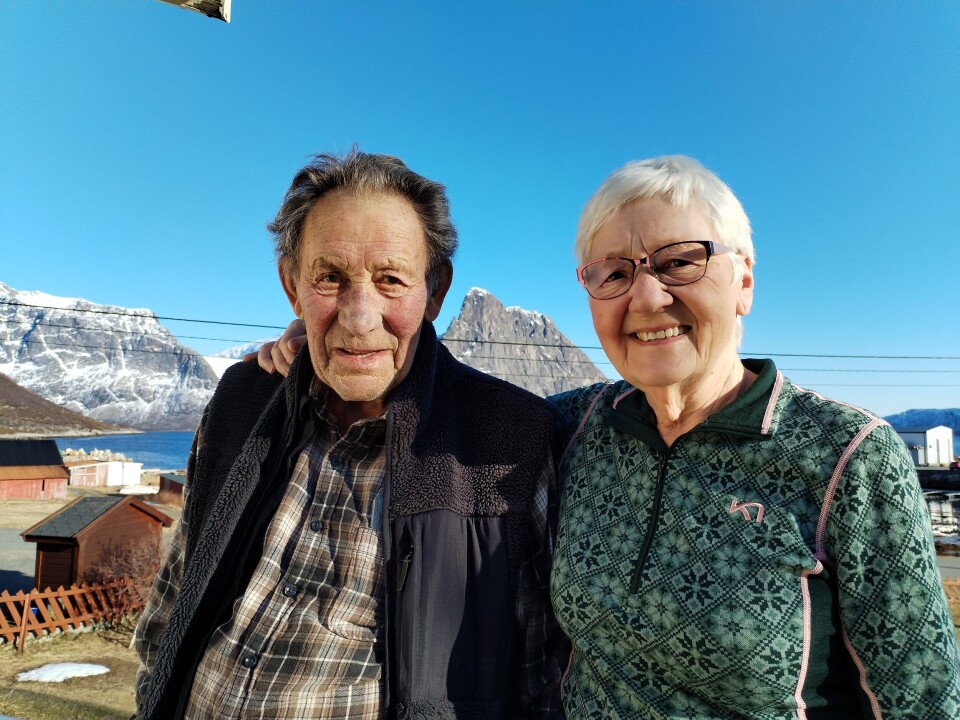 Thorbjørn sammen med konen Gerd hjemme i Flakstadvåg.