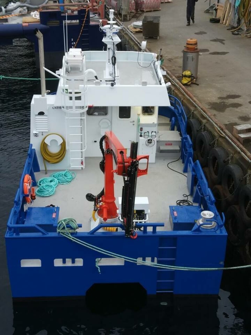 «Dvergen» er en liten oppdrettsbåt, som er 7,96 meter lang og har en bredde på 4,7 meter. Foto: Sletta Verft.