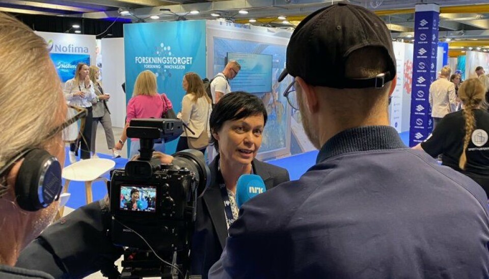 Ingunn Sommerset presenterer dødelighet hos oppdrettslaks på Aqua Nor-konferansen i Trondheim.