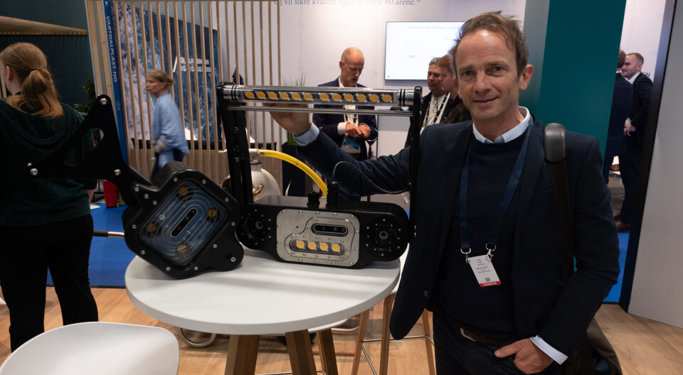 Dafydd Morris fra MSD Animal Health viste frem det nye Falcon-systemet på Aqua Nor-messen.