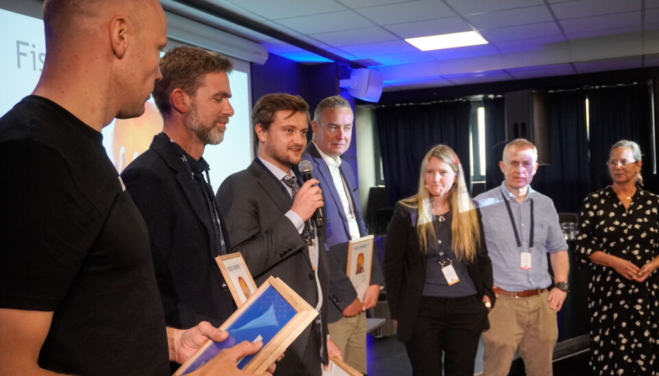 Thomas Myrholt i Akvafuture takker for prisen.