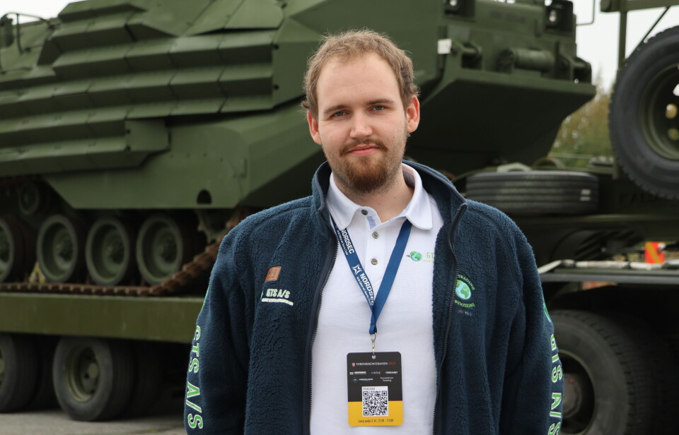 Green Trading Solutions lager nye produkter av brukte materialer fra fiskeri og havbruk. Noen av dem brukes som beskyttelse mot droner i krigssonen i Ukraina, forteller Isach André Wold.