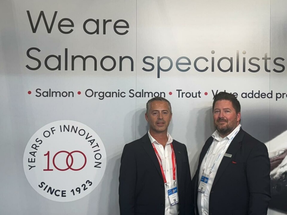 Rui Alves (t.v.) og Eivind Heggland fra Sekkingstad på stand under Conxemar-messen i Vigo, Spania.