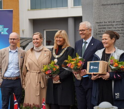 Ble hedret med bauta