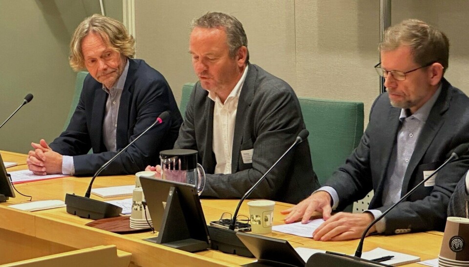 Geir Ove Ystmark og Sjømat Norge ber Stortinget sikre stabile rammevilkår og unngå nye avgifter for sjømatnæringen.