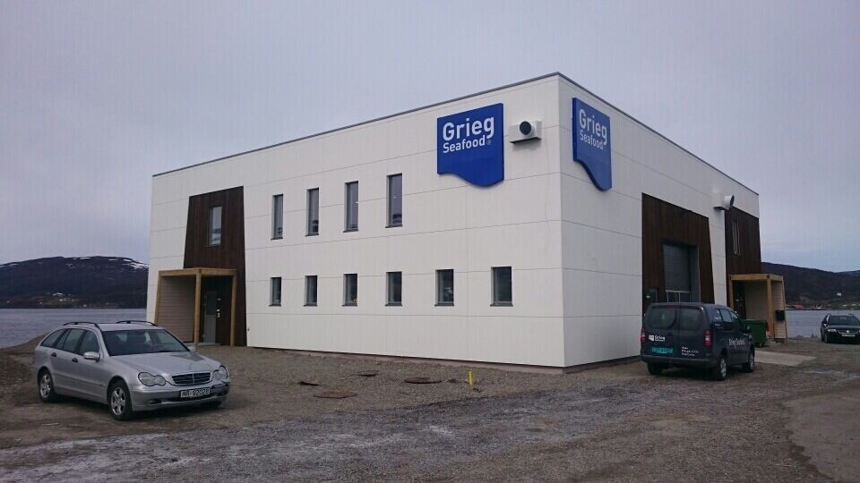 Grieg Seafood har investert 11 millioner i et splitter nytt moderne driftsbygg. Foto: Willy Johansen.