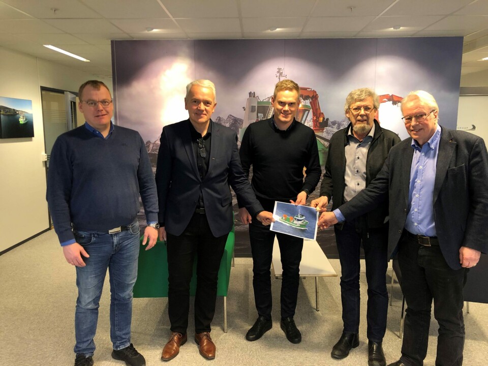 Fra venstre: Endre Brekstad (Teknisk Sjef FSV Group), Per Olav Myrstad (Styreleder FSV Group), Arild Aasmyr (Daglig leder FSV Group), Kåre Sletta (Daglig leder Sletta Verft AS) og Lars Liabø (Styreleder Sletta Verft AS).