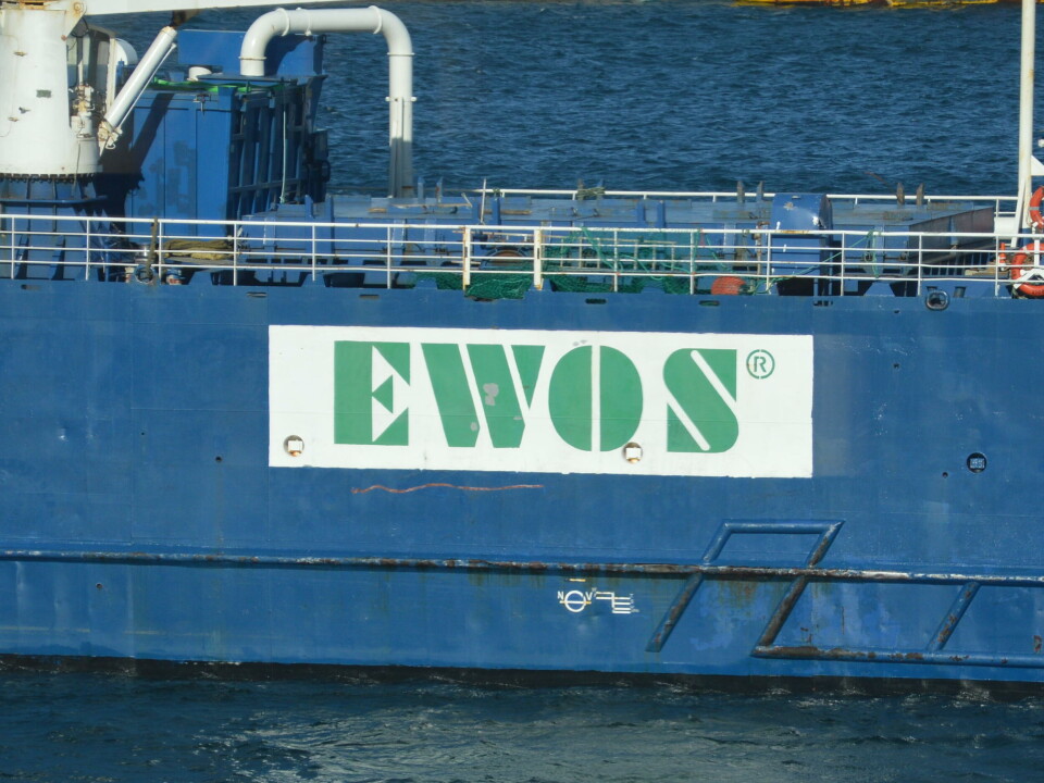 En av Ewos-fôrbåtene.