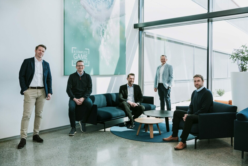 Fra venstre; Frank Edvard Vike (MMC First Process), Bjørnar Flem (Artec Aqua), Petter Leon Fauske, Børre Waagan fra MMC First Process og Asbjørn Skaro (Artec Aqua)