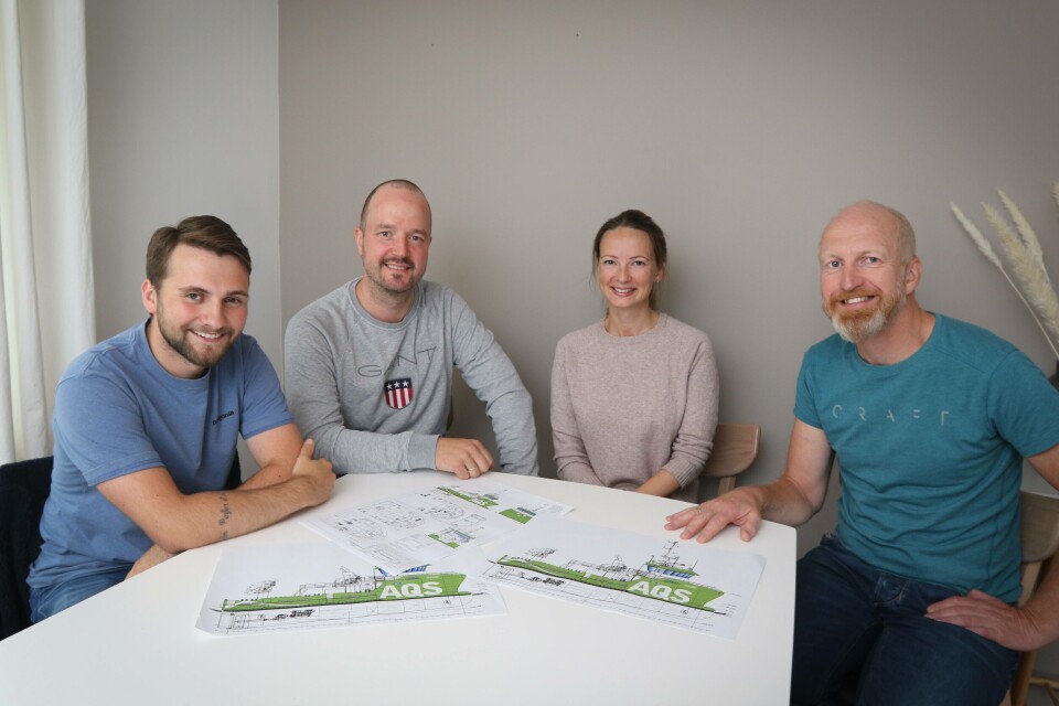Fra venstre: Salgssjef Viktor Finseth i Moen Marin, teknisk sjef Kristian Hjertvik, prosjektleder Lena Einseth og daglig leder Ove Løfsnæs i AQS. Foto: AQS Fra venstre: Salgssjef Viktor Finseth i Moen Marin, teknisk sjef Kristian Hjertvik, prosjektleder Lena Einseth og daglig leder Ove Løfsnæs i AQS. Foto: AQS