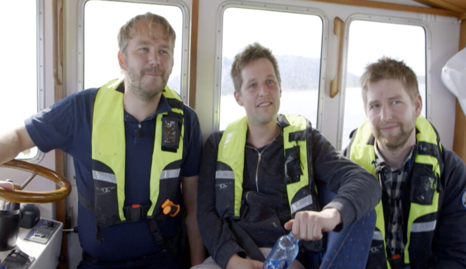 Daglig leder i Kvarøy Fiskeoppdrett, Alf-Gøran Knutsen (t.v.) er fornøyd med avtalen. Foto: Kvarøy Fiskeoppdrett.
